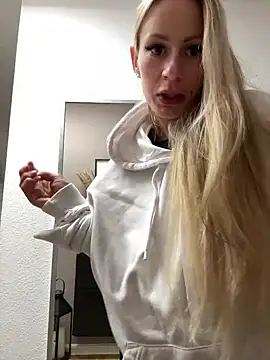 Snapshot of X_JamieLove_X chatting on March 1, 8:42 pm X JamieLove X online show from March 1, 8:42 pm