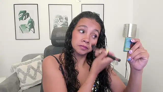 leslyflorez online show from February 14, 9:21 pm