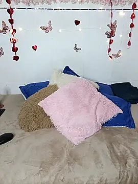 Snapshot of keterinjones--11 chatting on February 27, 11:15 pm keterinjones--11 online show from February 27, 11:15 pm