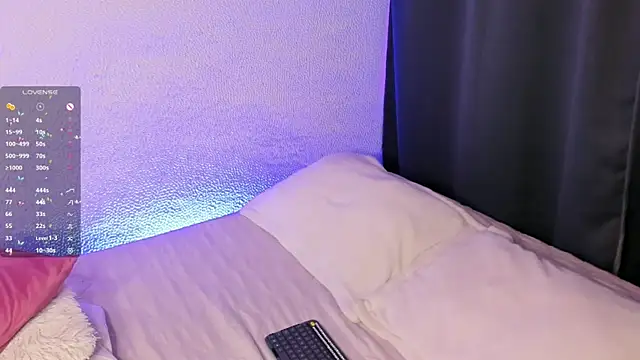 Snapshot of callme__val chatting on February 23, 2:29 am callme val online show from February 23, 2:29 am