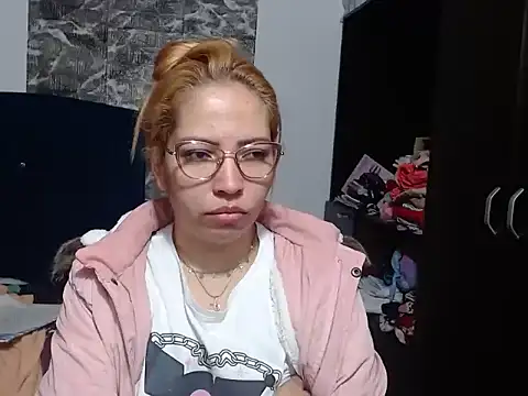 THEBOSSLARA online show from November 15, 3:27 pm