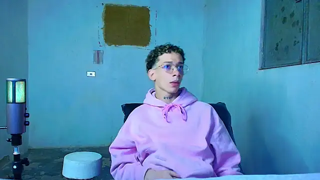 mateodeamjo online show from March 4, 1:24 am