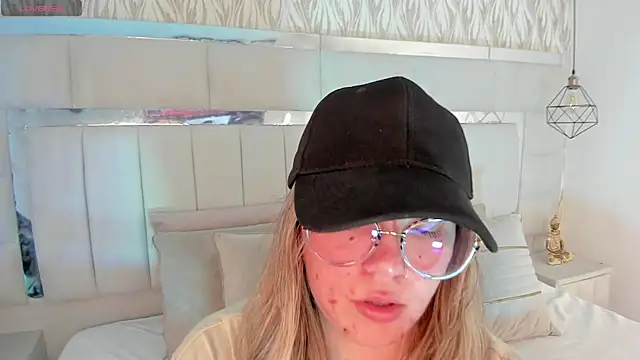 Snapshot of 1m_dalhia chatting on March 6, 7:43 pm 1m dalhia online show from March 6, 7:43 pm