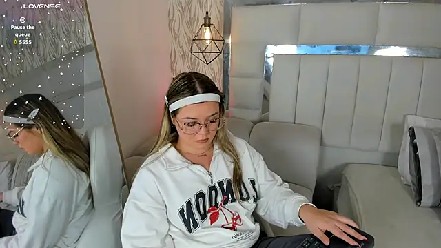 1m dalhia online show from December 15, 8:36 pm