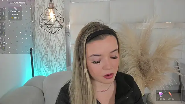 Snapshot of 1m_dalhia chatting on December 1, 8:42 pm 1m dalhia online show from December 1, 8:42 pm