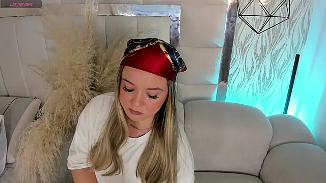 Snapshot of 1m_dalhia chatting on November 20, 8:42 pm 1m dalhia online show from November 20, 8:42 pm