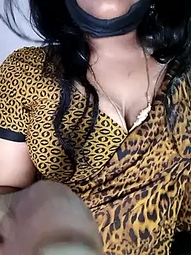 Snapshot of louise92 chatting on May 25, 8:07 pm louise92 online show from May 25, 8:07 pm