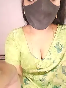 Snapshot of louise92 chatting on May 28, 5:52 pm louise92 online show from May 28, 5:52 pm