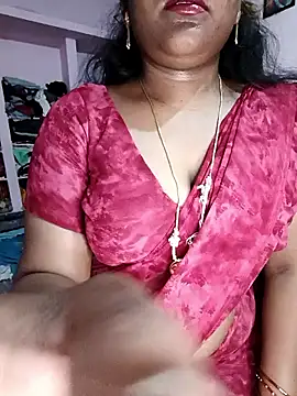 Snapshot of louise92 chatting on May 17, 7:52 am louise92 online show from May 17, 7:52 am