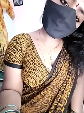 Snapshot of louise92 chatting on May 25, 7:51 am louise92 online show from May 25, 7:51 am