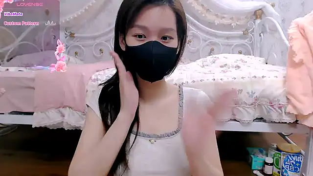 Snapshot of Gyuu-Nyuu chatting on February 21, 1:44 am Gyuu-Nyuu online show from February 21, 1:44 am