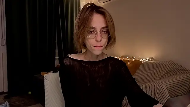 amber quell here online show from March 7, 5:40 pm