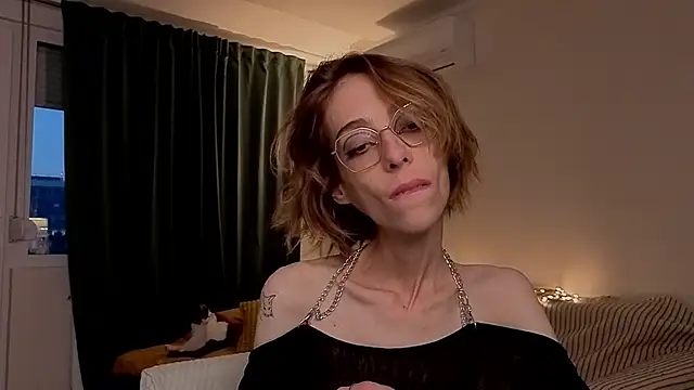 amber quell here online show from March 1, 4:40 pm