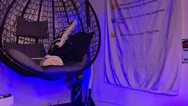 AriaVoss online show from April 4, 8:37 pm