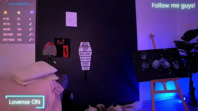 AriaVoss online show from October 28, 9:47 pm