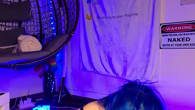 AriaVoss online show from April 10, 9:00 pm