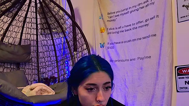 AriaVoss online show from April 5, 8:37 pm