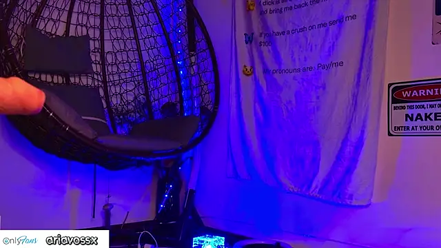Snapshot of AriaVoss chatting on May 20, 8:50 pm AriaVoss online show from May 20, 8:50 pm