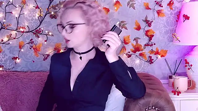 Snapshot of EllianaReese chatting on September 15, 1:50 am EllianaReese online show from September 15, 1:50 am