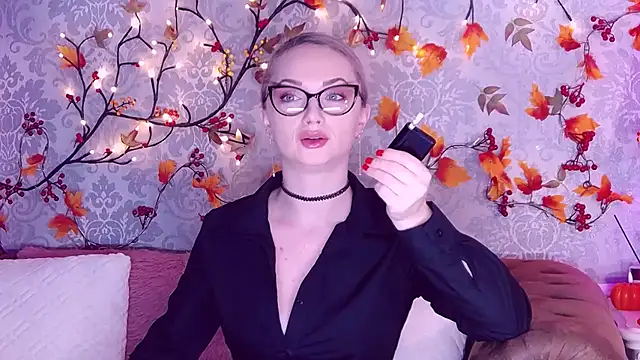 EllianaReese online show from December 1, 2:45 am