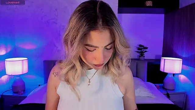 Snapshot of SamantaBone chatting on January 14, 8:48 pm SamantaBone online show from January 14, 8:48 pm