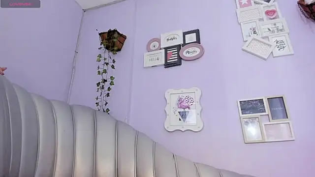 Snapshot of SamantaBone chatting on March 2, 9:52 pm SamantaBone online show from March 2, 9:52 pm