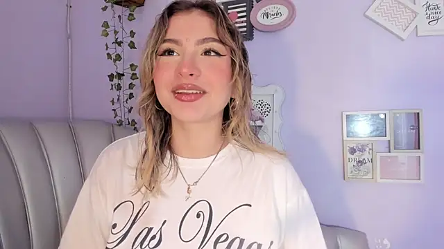 Snapshot of SamantaBone chatting on March 3, 12:56 am SamantaBone online show from March 3, 12:56 am