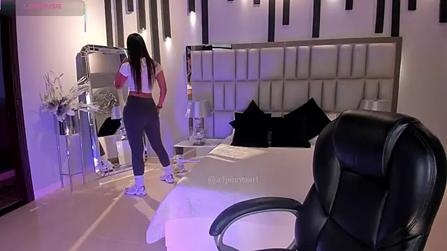 AllyJensen online show from November 3, 10:30 am