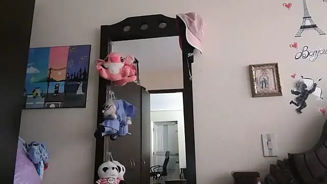 trianabell online show from February 17, 5:21 pm