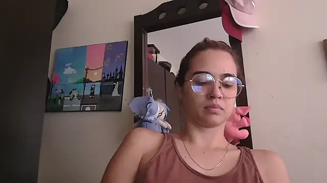 Snapshot of trianabell chatting on May 12, 4:13 pm trianabell online show from May 12, 4:13 pm