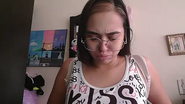 trianabell online show from March 7, 5:07 pm