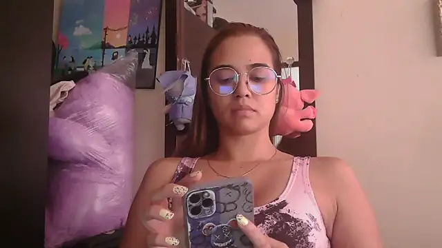 Snapshot of trianabell chatting on May 1, 4:56 pm trianabell online show from May 1, 4:56 pm