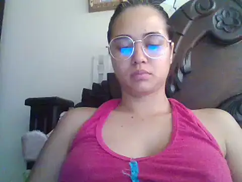 trianabell online show from February 24, 4:26 pm