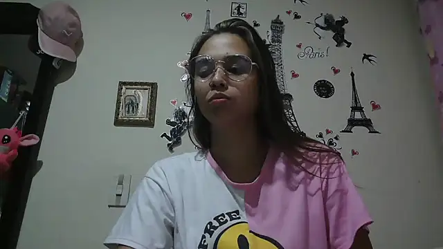 Snapshot of trianabell chatting on April 18, 11:49 pm trianabell online show from April 18, 11:49 pm