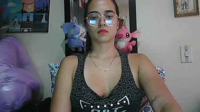 trianabell online show from April 15, 7:58 pm