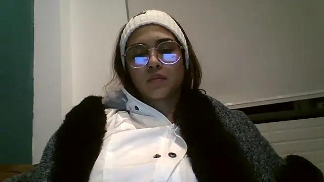 trianabell online show from December 1, 1:28 am