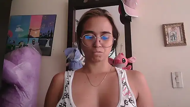 Snapshot of trianabell chatting on April 18, 7:07 pm trianabell online show from April 18, 7:07 pm