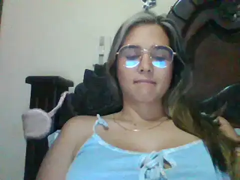 trianabell online show from February 25, 12:47 am