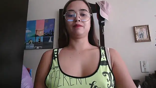 trianabell online show from February 21, 5:37 pm