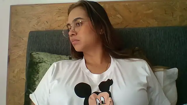 trianabell online show from December 1, 3:24 pm