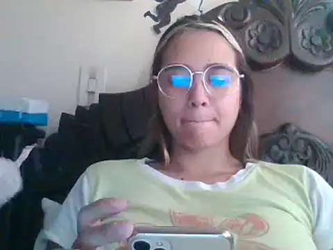 trianabell online show from March 10, 4:57 pm