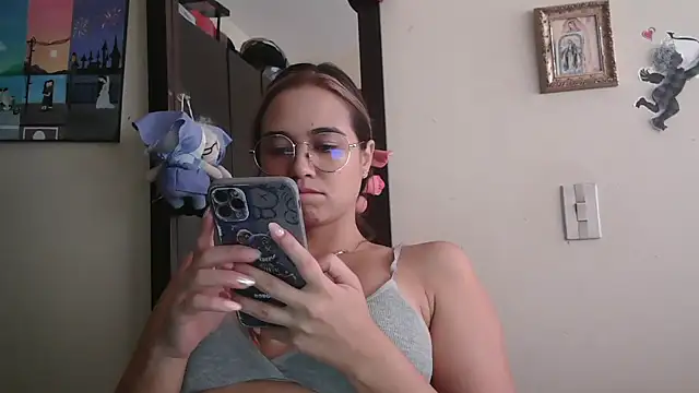 Snapshot of trianabell chatting on May 6, 4:11 pm trianabell online show from May 6, 4:11 pm