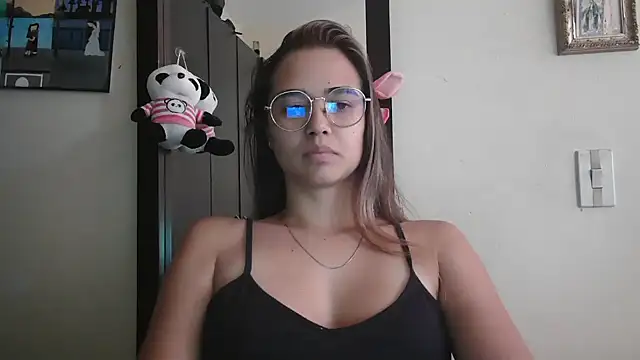Snapshot of trianabell chatting on May 26, 4:27 pm trianabell online show from May 26, 4:27 pm