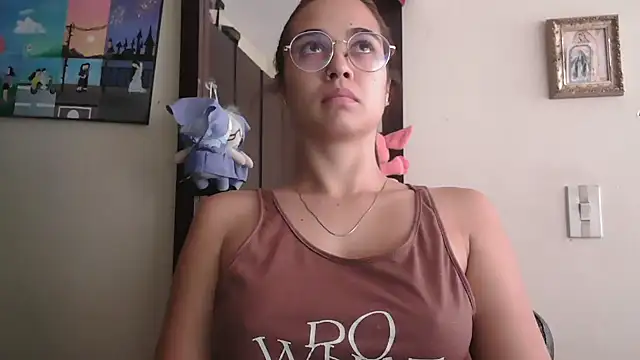 Snapshot of trianabell chatting on May 10, 5:04 pm trianabell online show from May 10, 5:04 pm