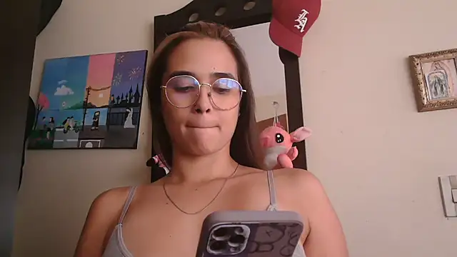 Snapshot of trianabell chatting on May 22, 8:18 pm trianabell online show from May 22, 8:18 pm