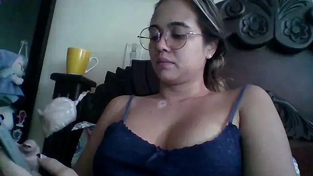 trianabell online show from October 5, 3:58 pm