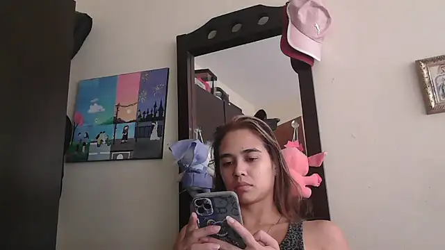 Snapshot of trianabell chatting on May 7, 4:21 pm trianabell online show from May 7, 4:21 pm