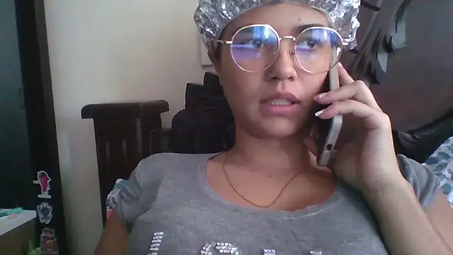 trianabell online show from January 10, 5:30 pm