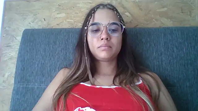 trianabell online show from December 22, 3:01 pm