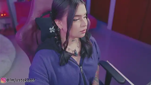 Snapshot of sensualkattt chatting on February 22, 1:08 am sensualkattt online show from February 22, 1:08 am